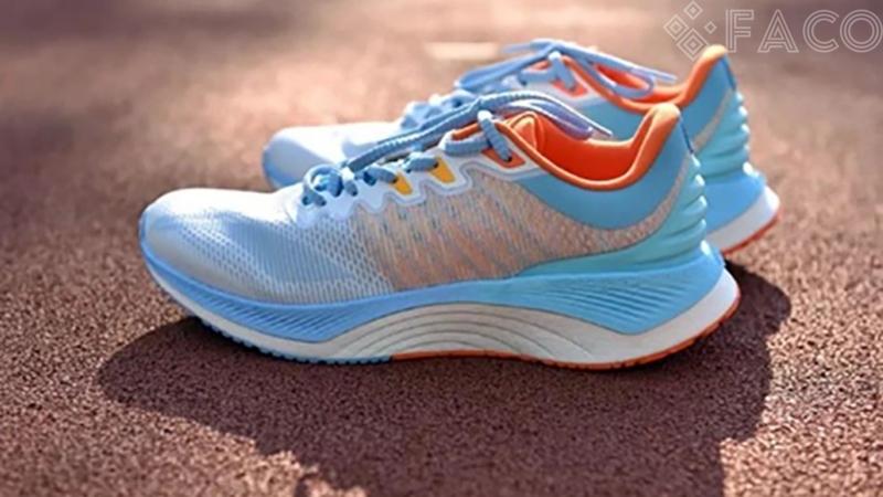 Hãng giày nội địa Trung Li-Ning