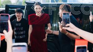 Hương Giang nổi bật ở sân bay khi lên đường thi Miss Universe 2025