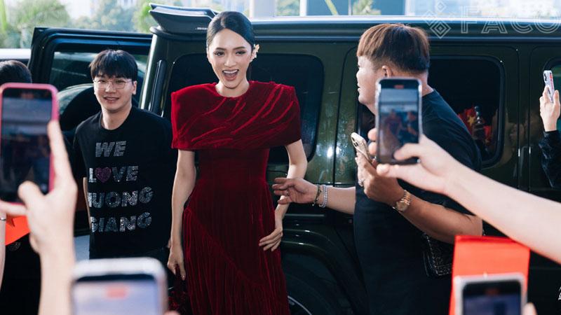 Hương Giang nổi bật ở sân bay khi lên đường thi Miss Universe 2025