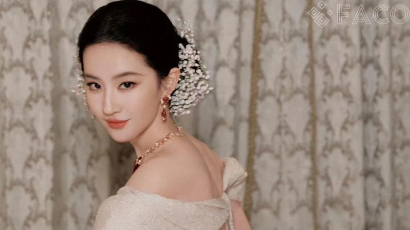 Lưu Diệc Phi hóa nàng tiên, tỏa sáng tại đêm thời trang Vogue 2025 Lưu Diệc Phi hóa nàng tiên hoa