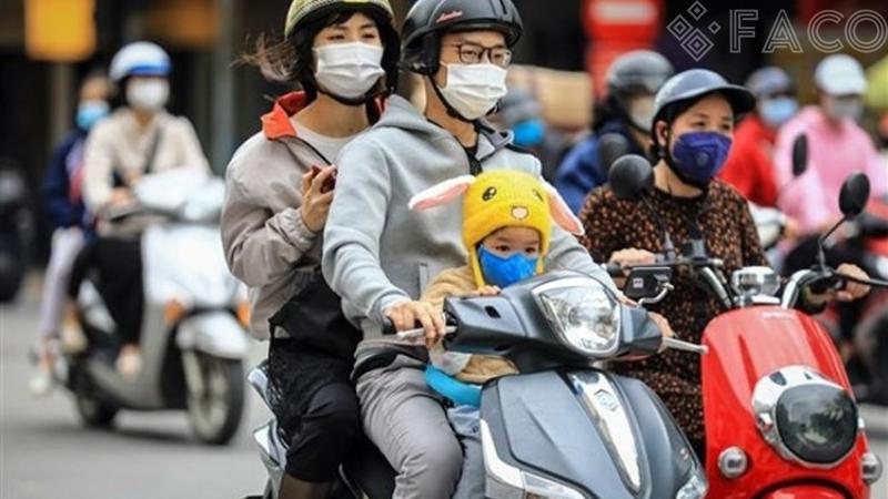 Mặc gì để giữ ấm cơ thể hiệu quả khi thời tiết chuyển lạnh đột ngột? Lưu ý khi giữ ấm cơ thể cho trẻ em và người cao tuổi